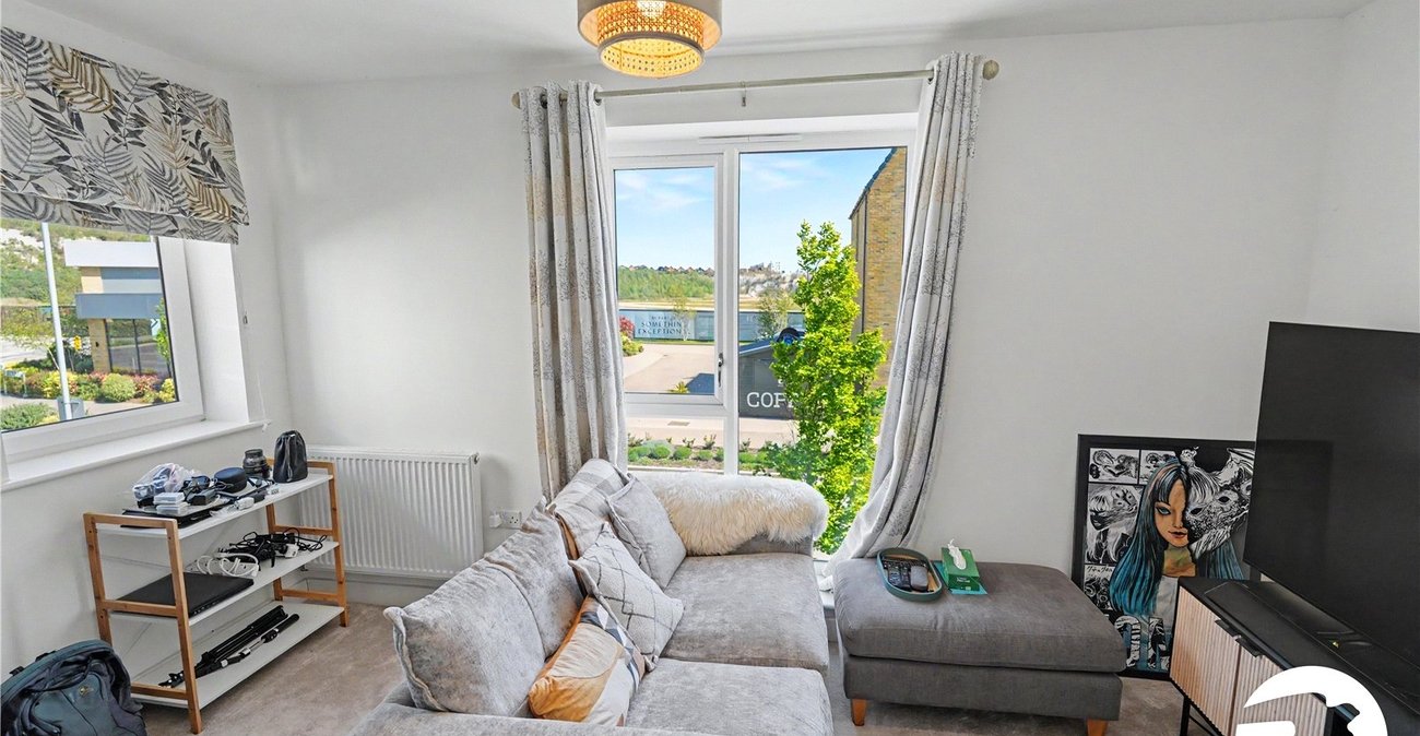 3 bedroom house to rent in Western Cross | Robinson Michael & Jackson