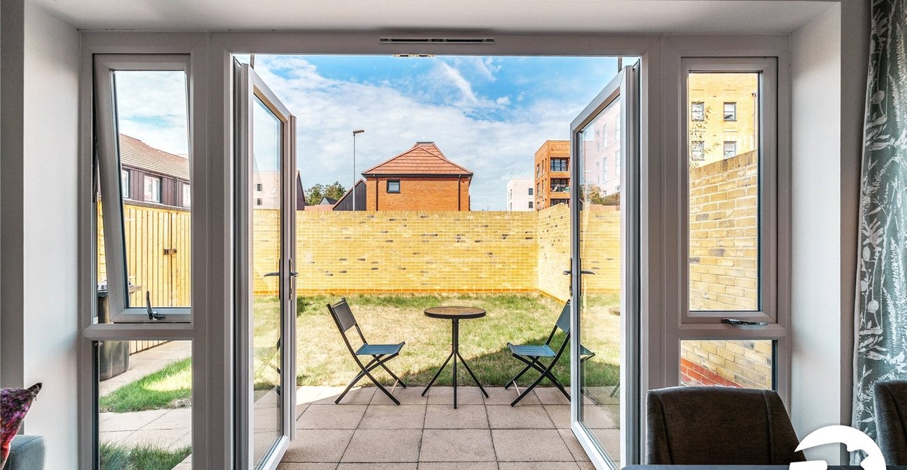 3 bedroom house to rent in Western Cross | Robinson Michael & Jackson