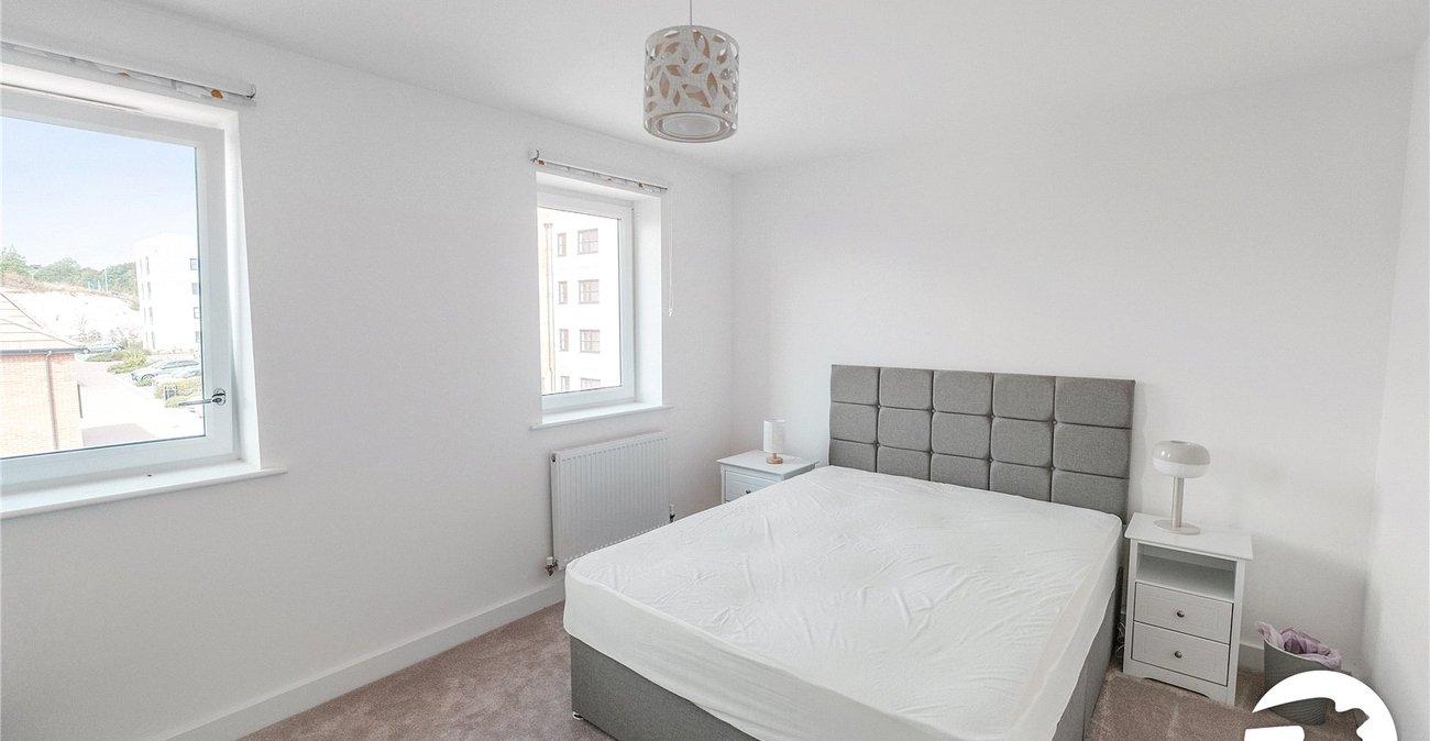 3 bedroom house to rent in Western Cross | Robinson Michael & Jackson