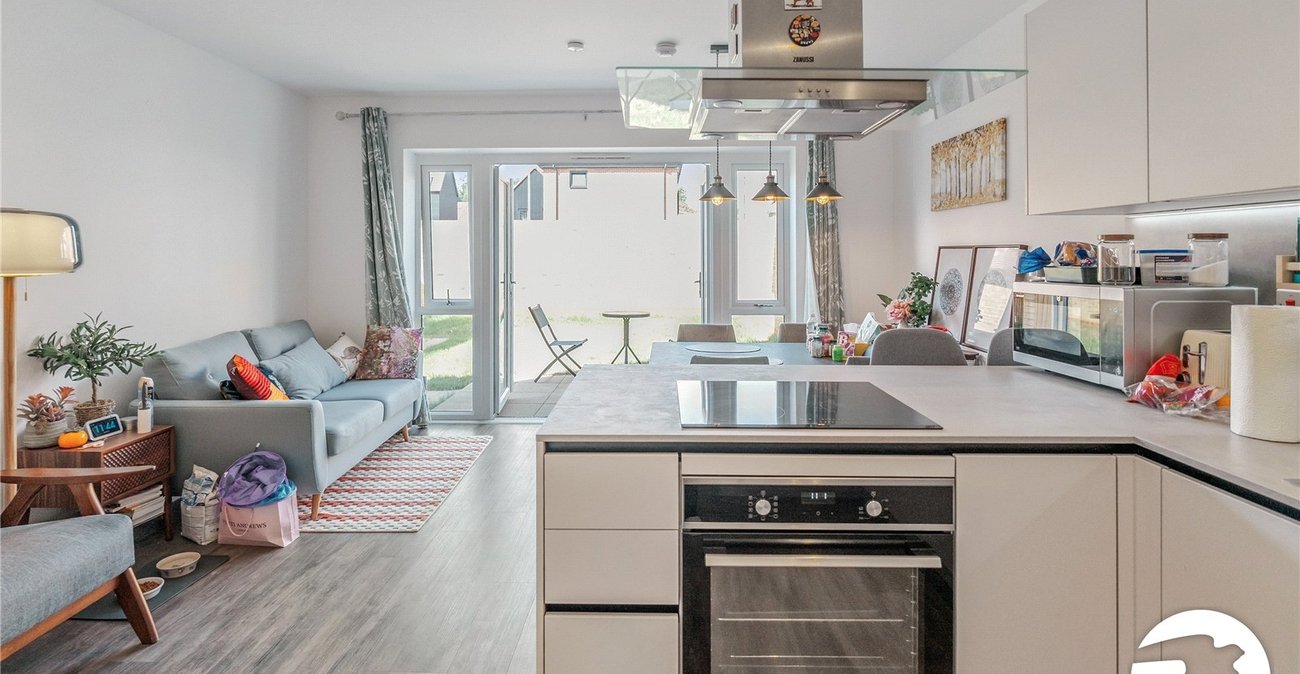 3 bedroom house to rent in Western Cross | Robinson Michael & Jackson