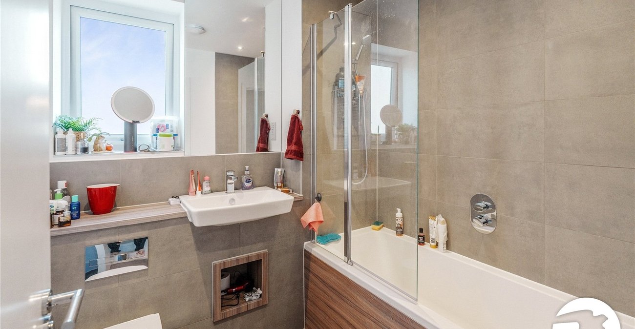 3 bedroom house to rent in Western Cross | Robinson Michael & Jackson