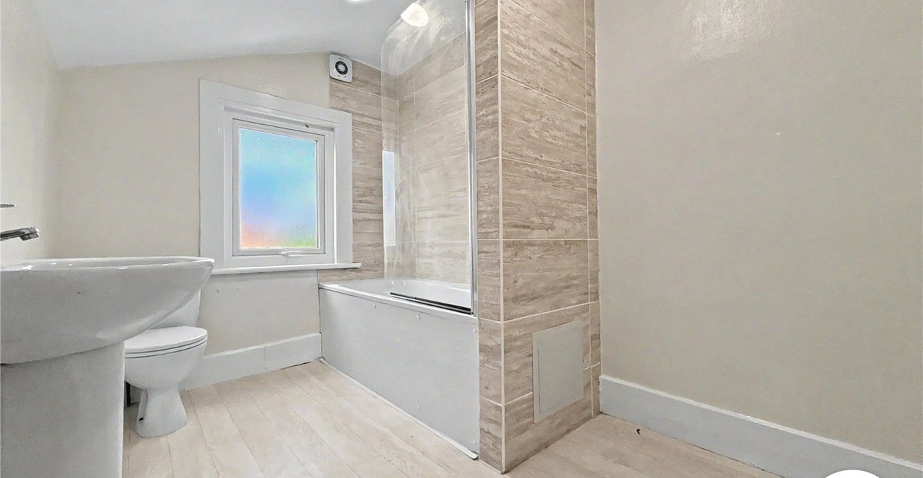 2 bedroom house to rent in Rainham | Robinson Michael & Jackson