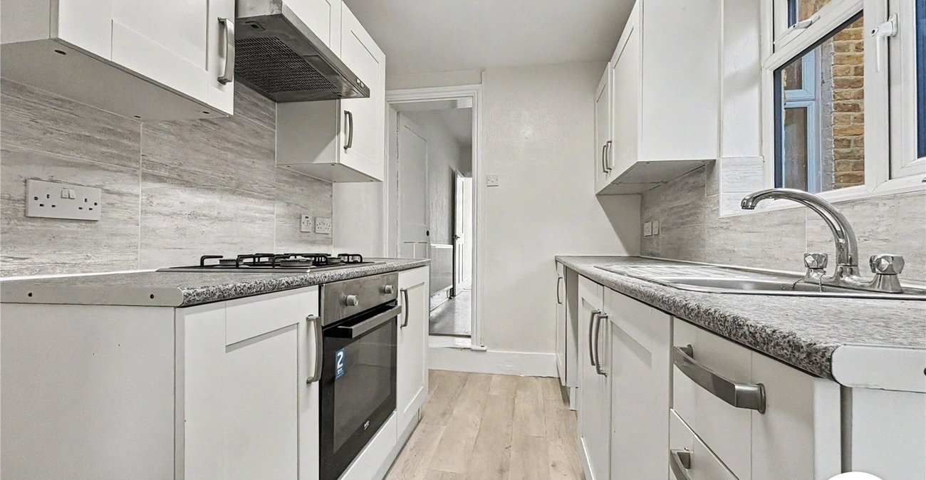 2 bedroom house to rent in Rainham | Robinson Michael & Jackson