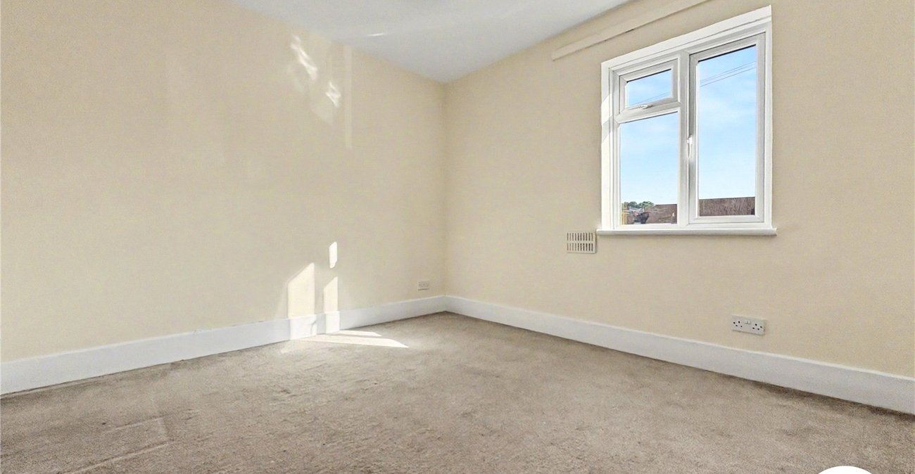 2 bedroom house to rent in Rainham | Robinson Michael & Jackson
