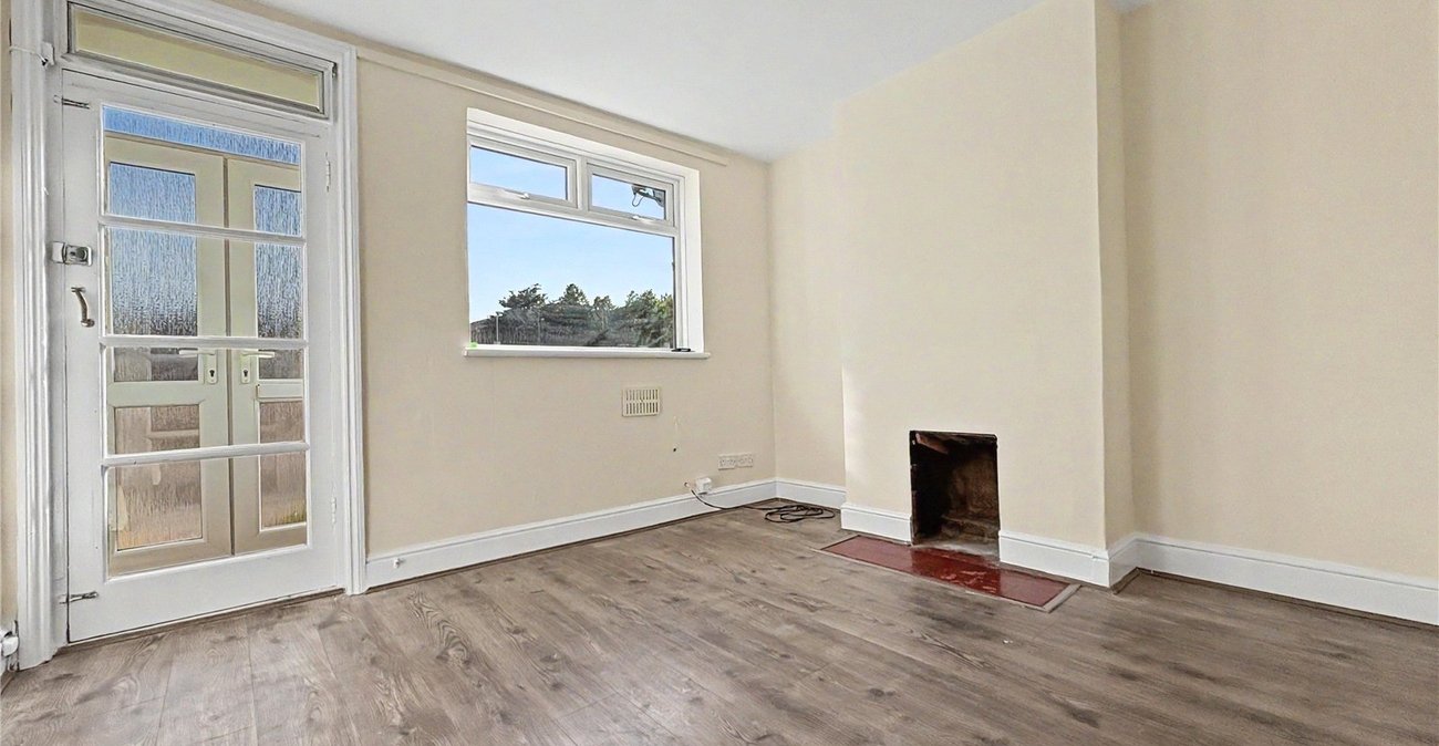 2 bedroom house to rent in Rainham | Robinson Michael & Jackson