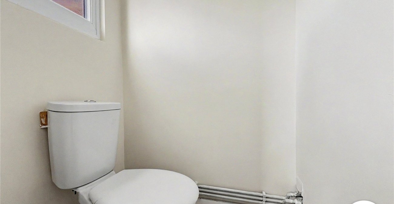 2 bedroom house to rent in Rainham | Robinson Michael & Jackson