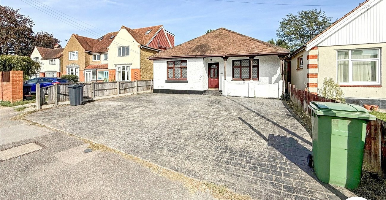 3 bedroom bungalow to rent in Maidstone | Robinson Michael & Jackson