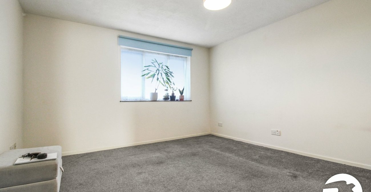 2 bedroom property to rent in Greenhithe | Robinson Michael & Jackson