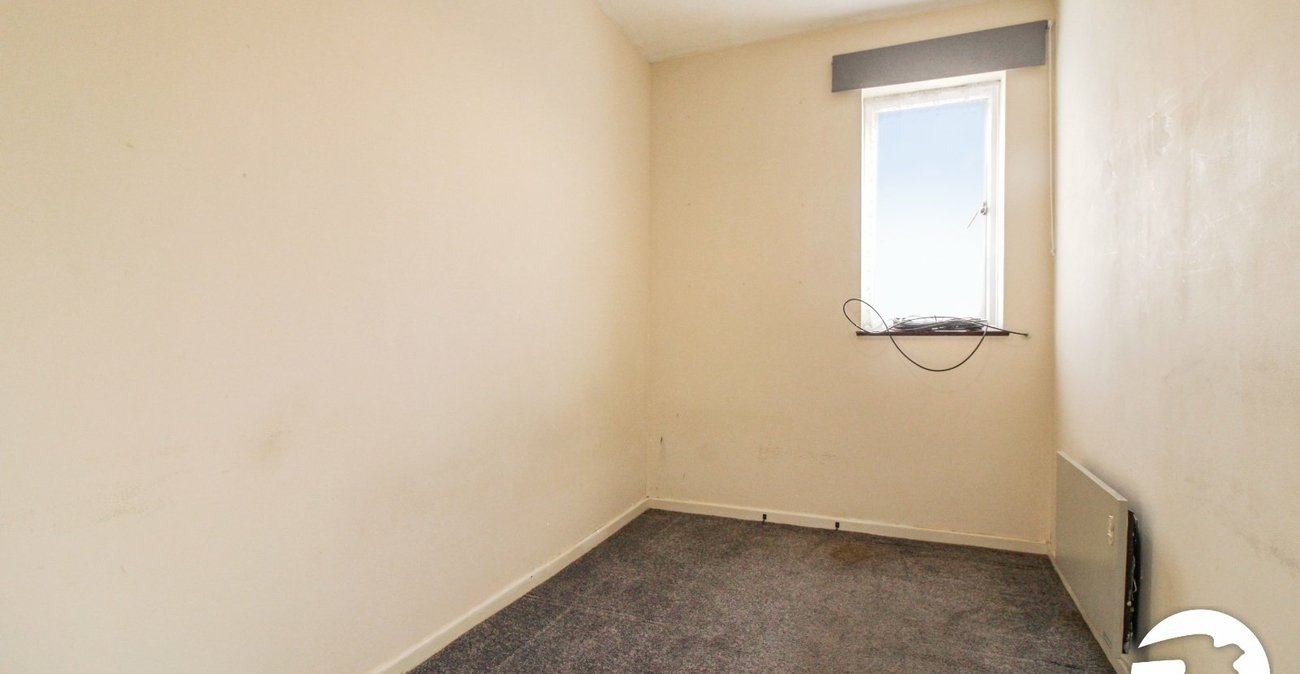 2 bedroom property to rent in Greenhithe | Robinson Michael & Jackson