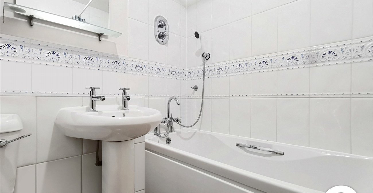 2 bedroom house to rent in Erith | Robinson Jackson