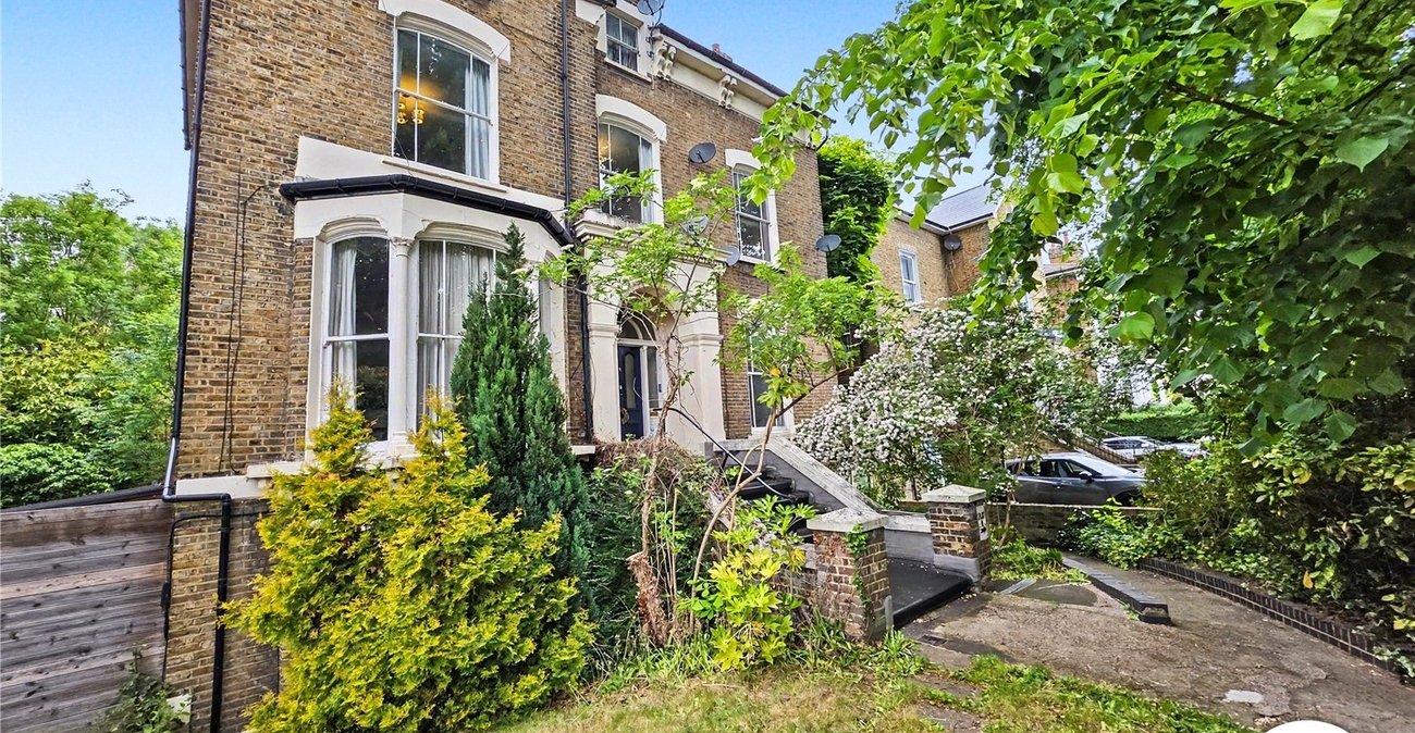 3 bedroom property to rent in London | Robinson Jackson