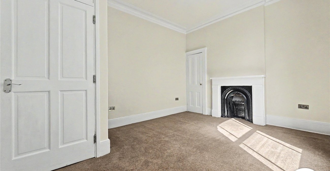 3 bedroom property to rent in London | Robinson Jackson