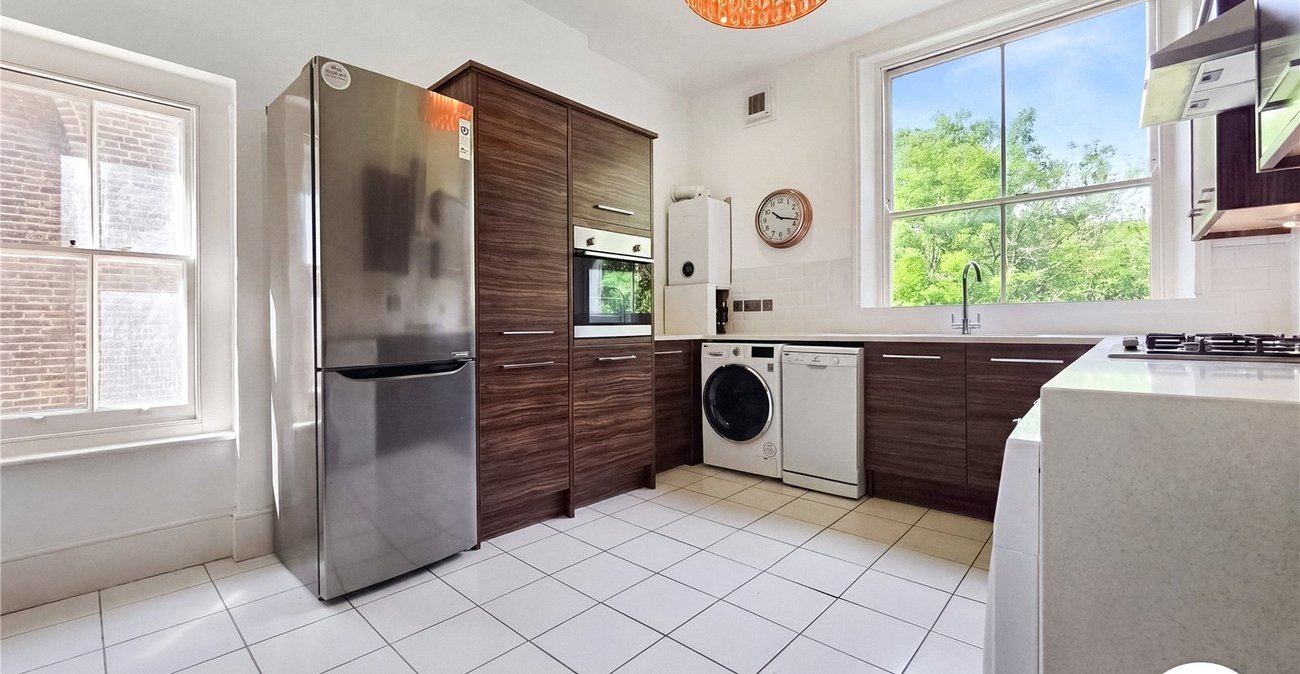 3 bedroom property to rent in London | Robinson Jackson