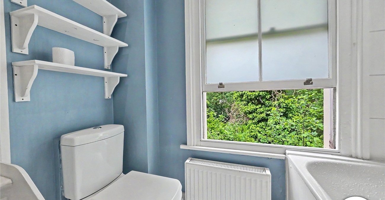 3 bedroom property to rent in London | Robinson Jackson