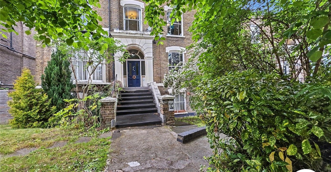 3 bedroom property to rent in London | Robinson Jackson