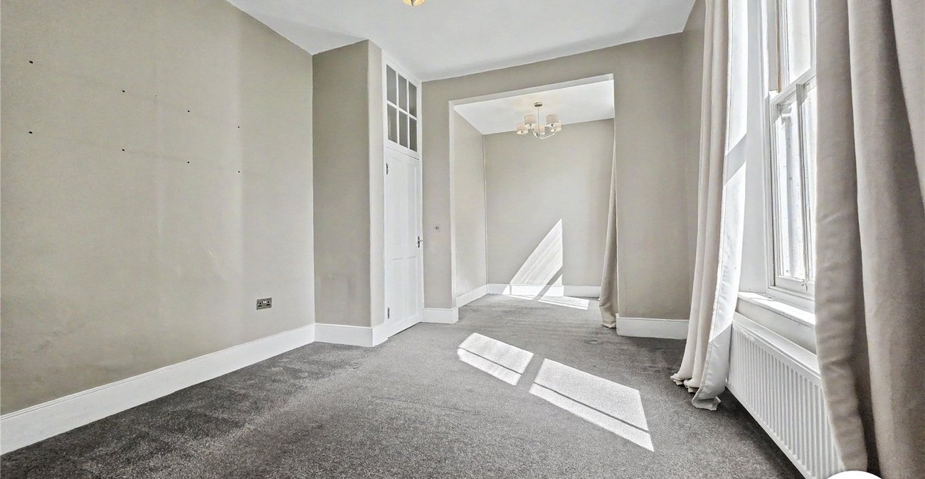 3 bedroom property to rent in London | Robinson Jackson