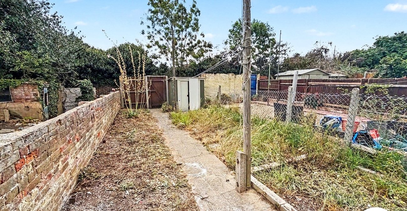 2 bedroom house to rent in Gillingham | Robinson Michael & Jackson
