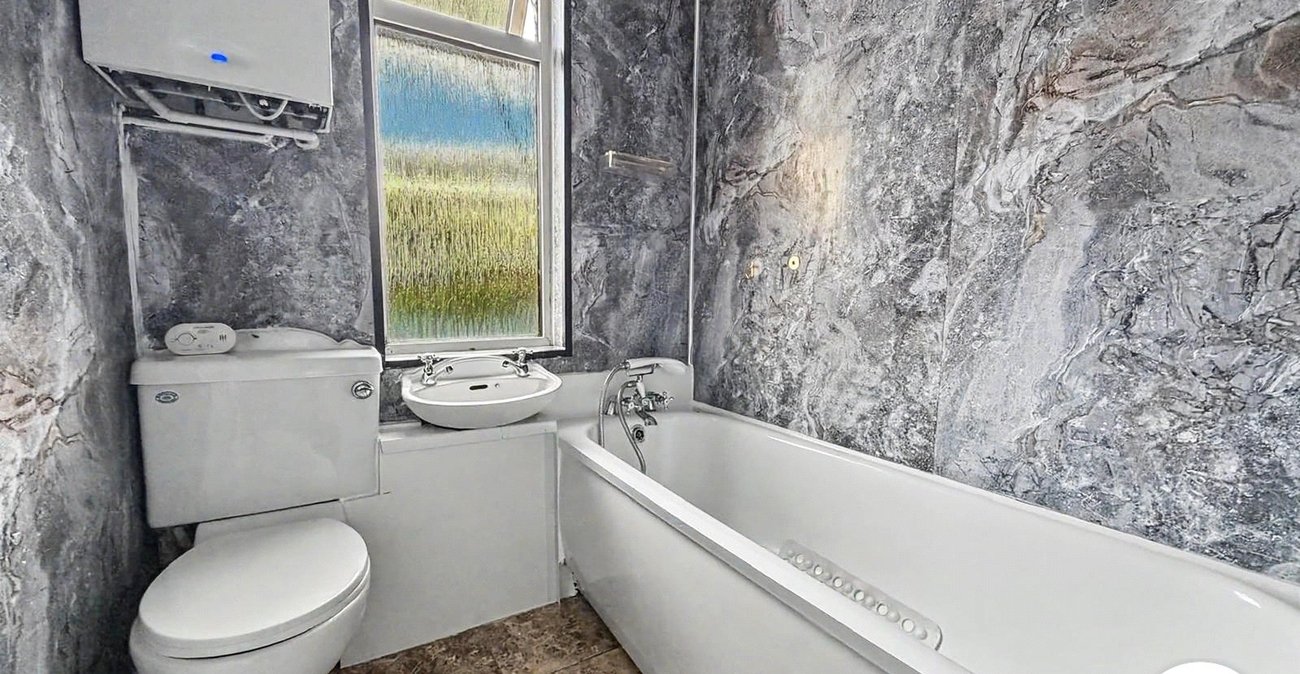 2 bedroom house to rent in Gillingham | Robinson Michael & Jackson
