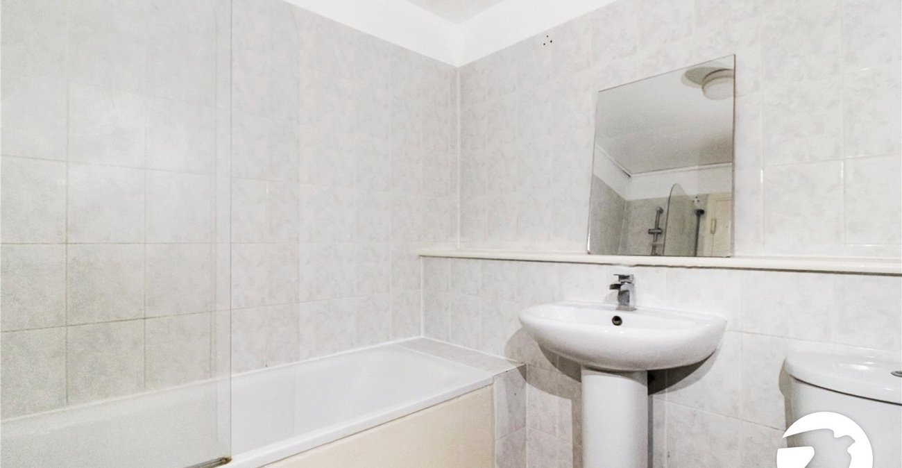 2 bedroom property to rent in London | Robinson Jackson