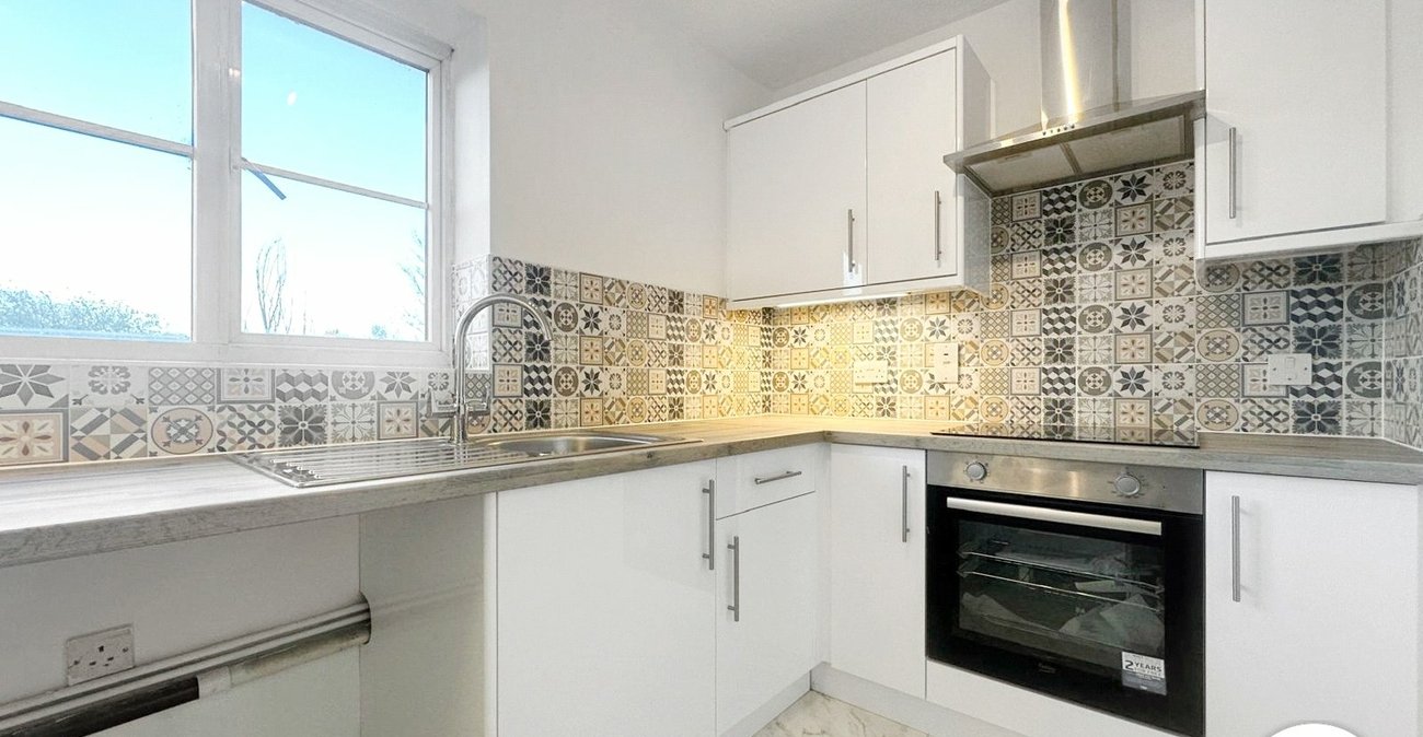 2 bedroom property to rent in London | 