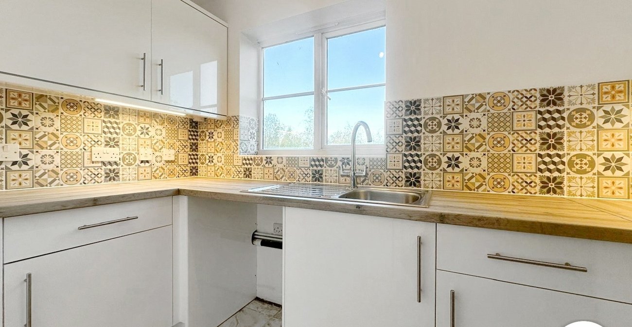 2 bedroom property to rent in London | 