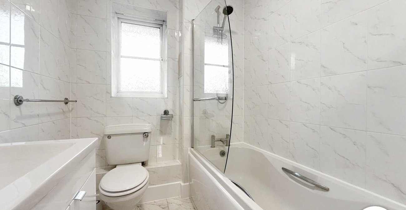 2 bedroom property to rent in London | 