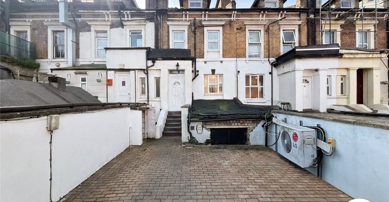 property to rent in London | Robinson Jackson