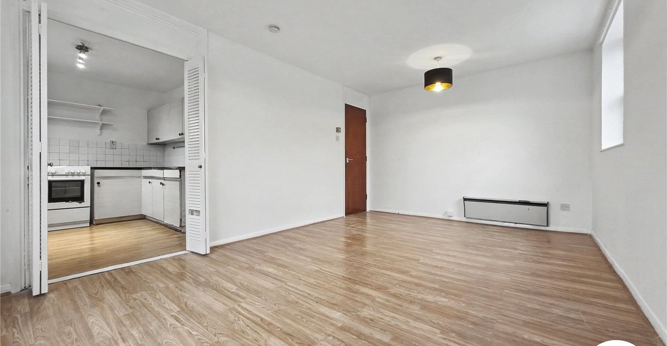 2 bedroom property to rent in London | Robinson Jackson