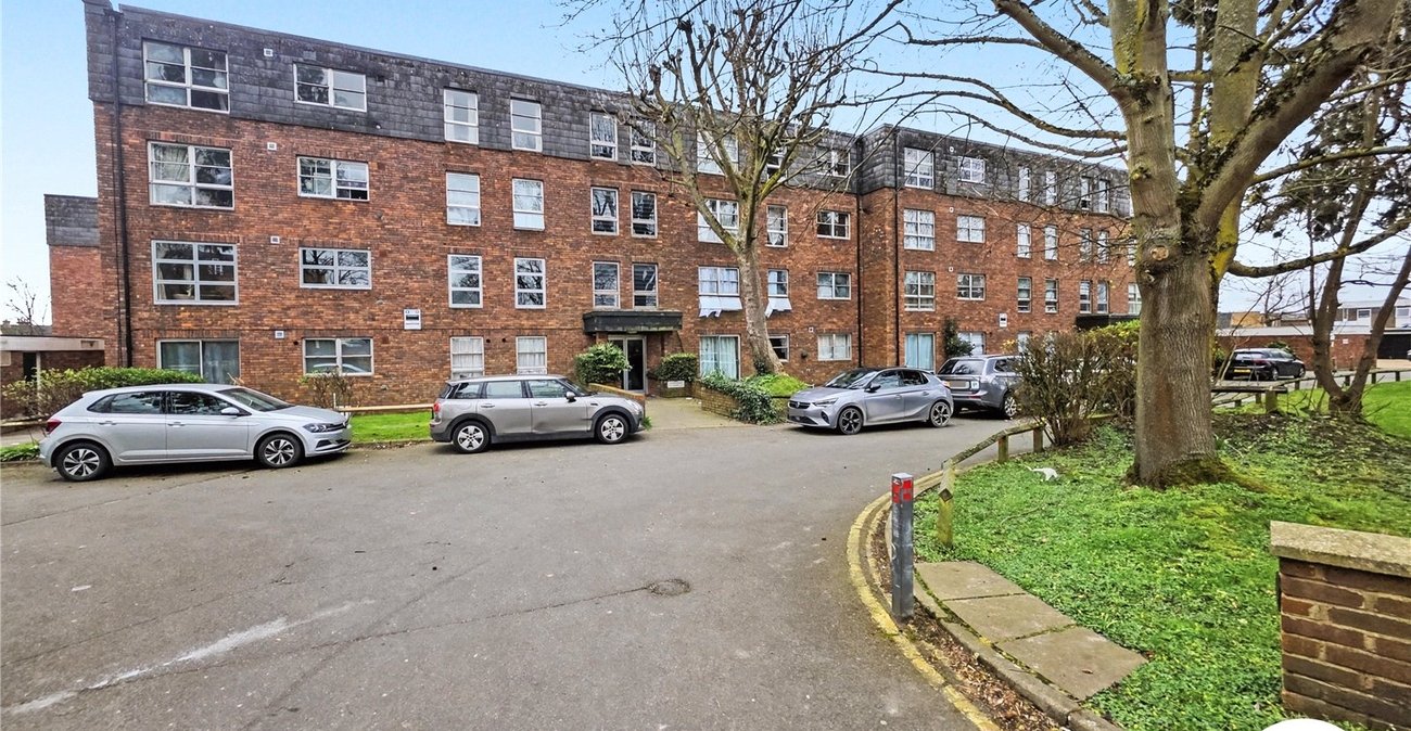 2 bedroom property to rent in London | Robinson Jackson