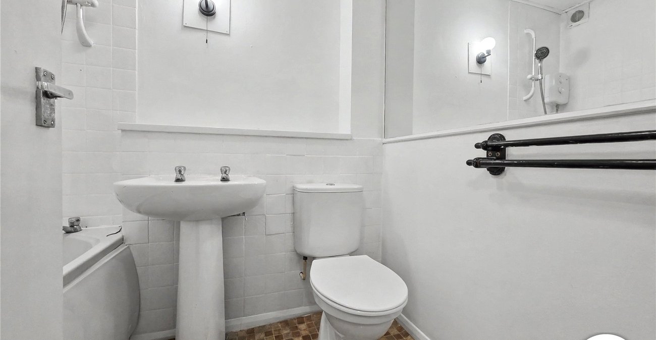 2 bedroom property to rent in London | Robinson Jackson