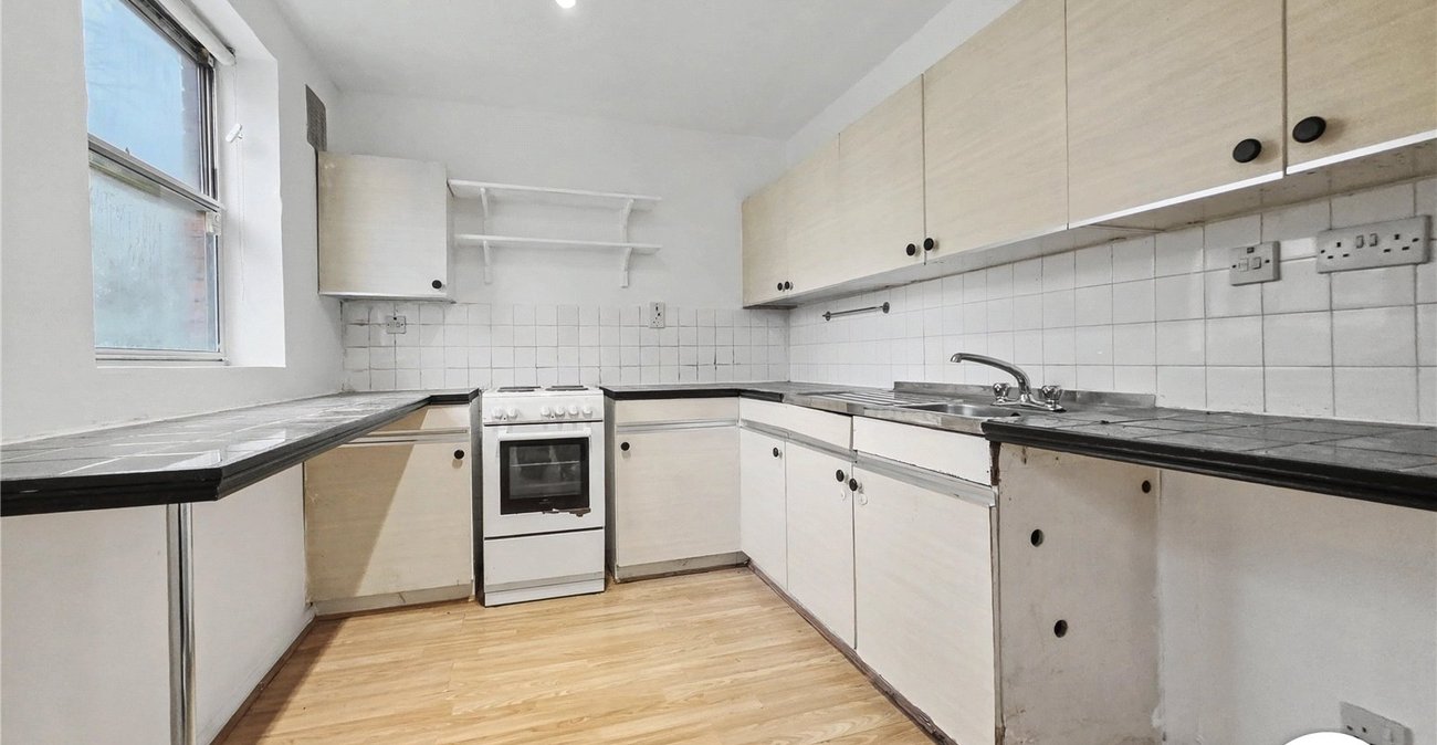 2 bedroom property to rent in London | Robinson Jackson