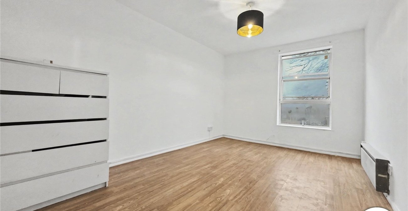 2 bedroom property to rent in London | Robinson Jackson