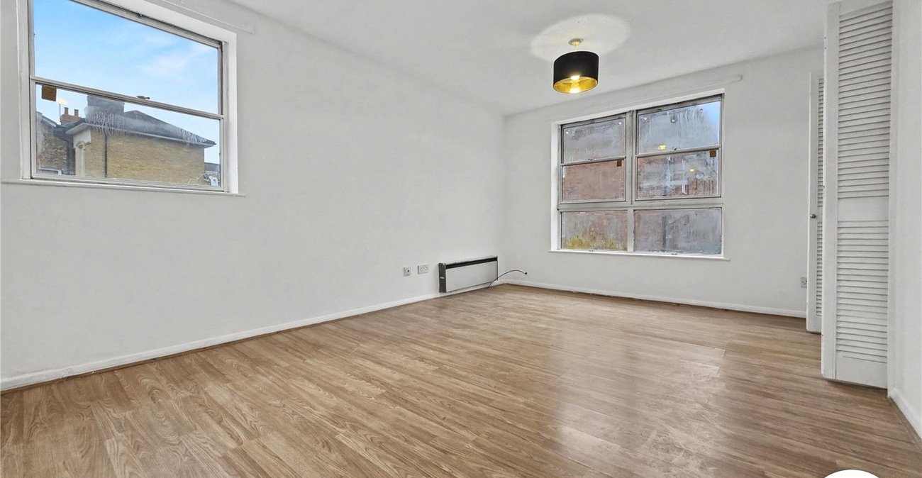 2 bedroom property to rent in London | Robinson Jackson