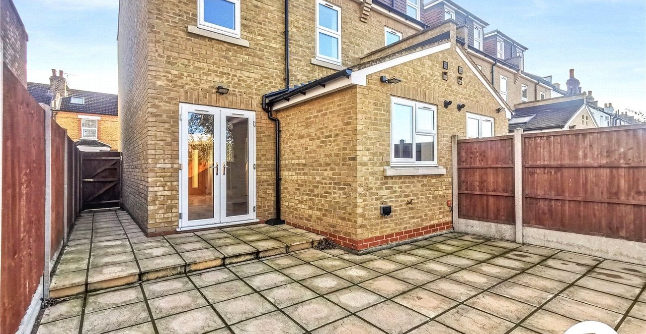 3 bedroom house to rent in London | 