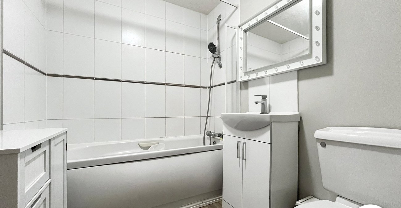 2 bedroom property to rent in Chatham | Robinson Michael & Jackson