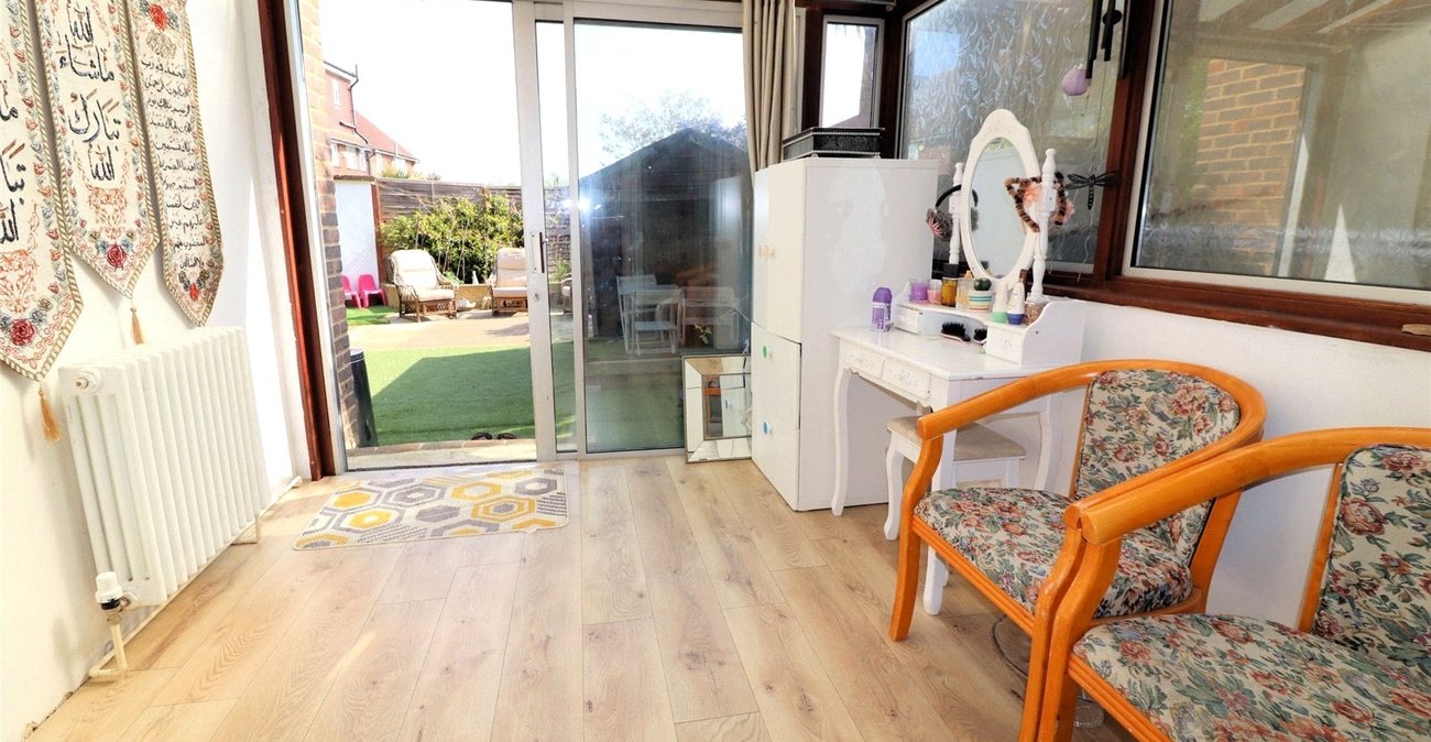 3 bedroom house to rent in Erith | Robinson Jackson