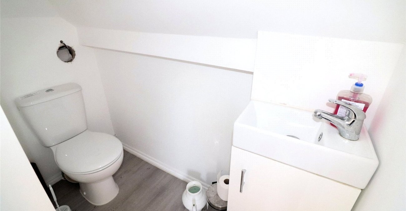 3 bedroom house to rent in Erith | Robinson Jackson