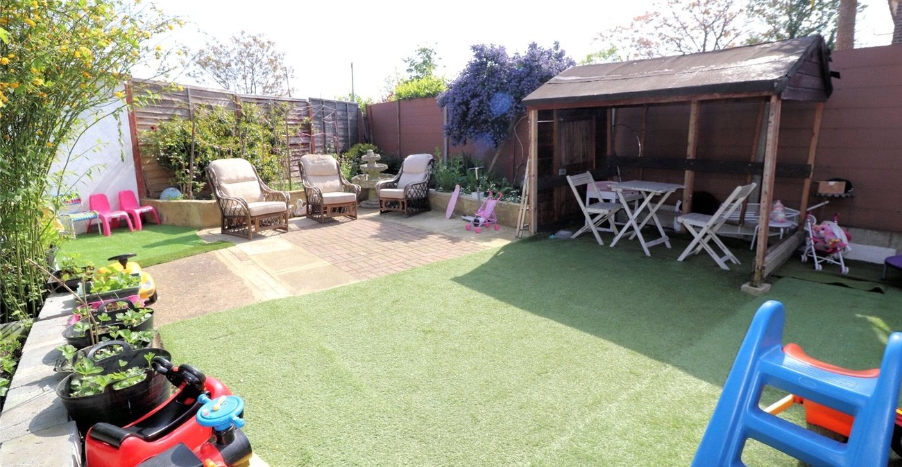 3 bedroom house to rent in Erith | Robinson Jackson