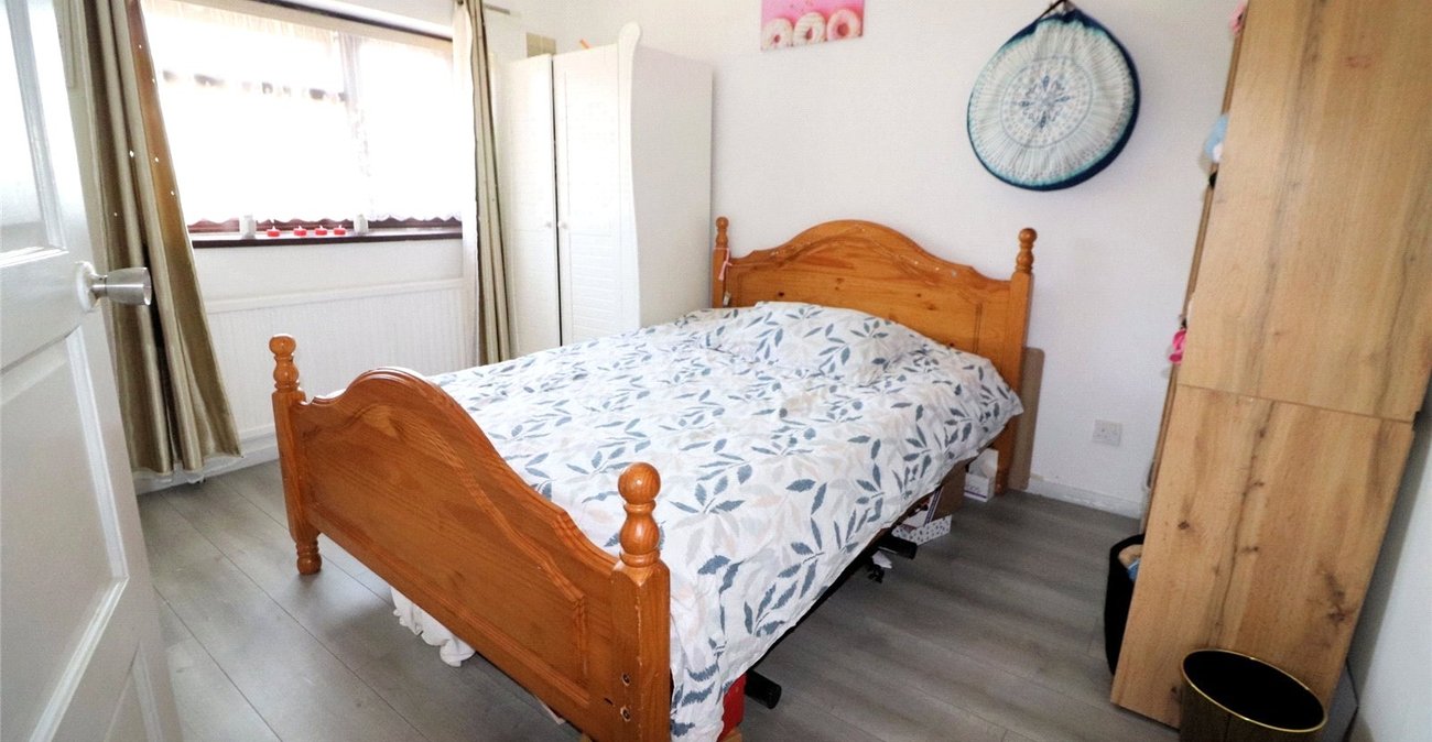 3 bedroom house to rent in Erith | Robinson Jackson