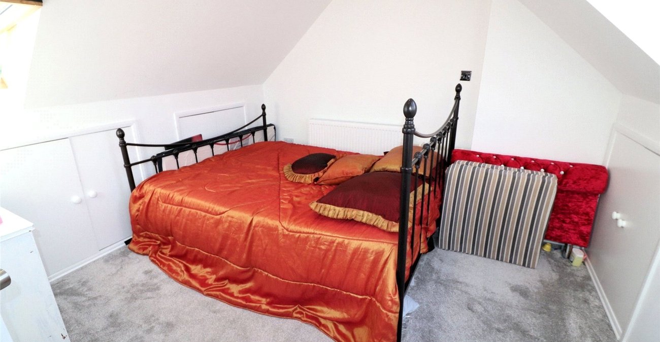 3 bedroom house to rent in Erith | Robinson Jackson