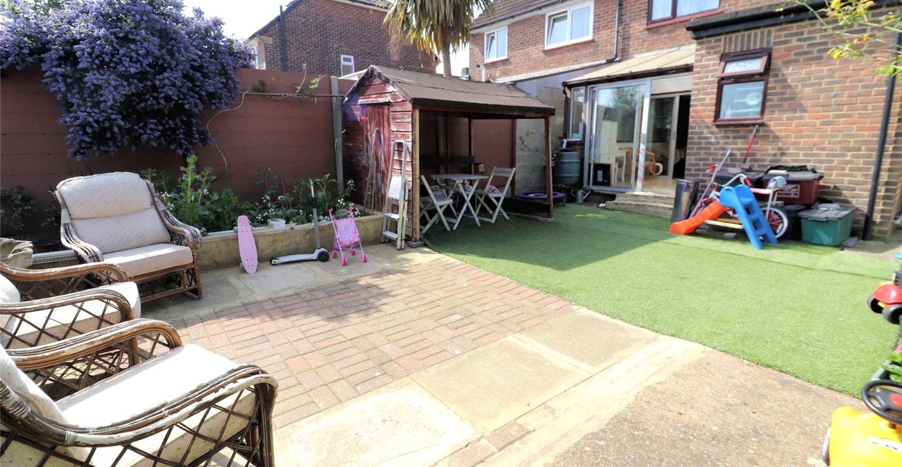 3 bedroom house to rent in Erith | Robinson Jackson