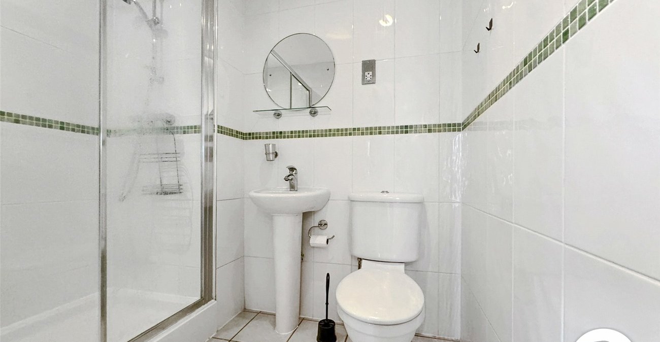 2 bedroom property to rent in London | 