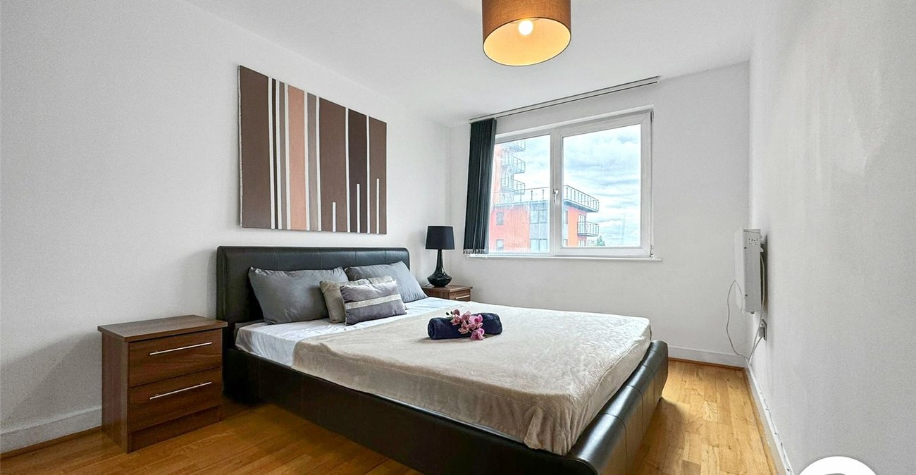 2 bedroom property to rent in London | 