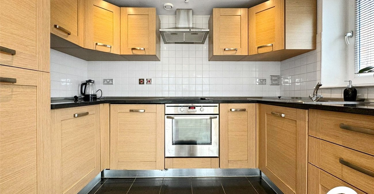 2 bedroom property to rent in London | 