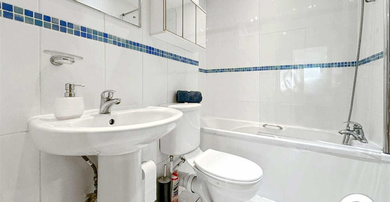 2 bedroom property to rent in London | 