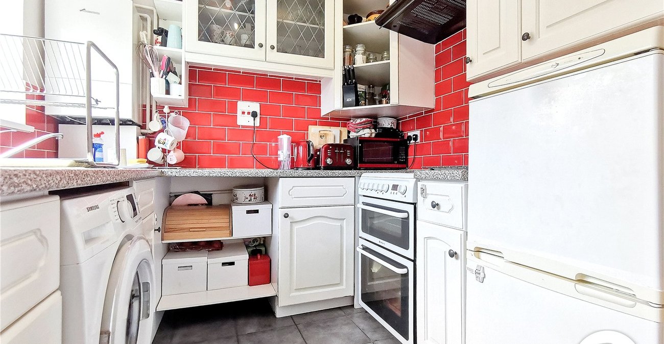 3 bedroom house to rent in Erith | Robinson Jackson