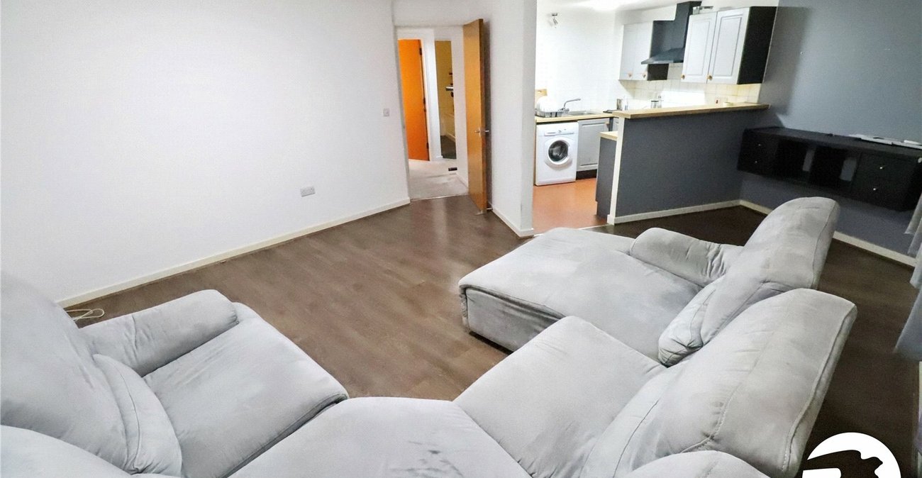 2 bedroom property to rent in London | 