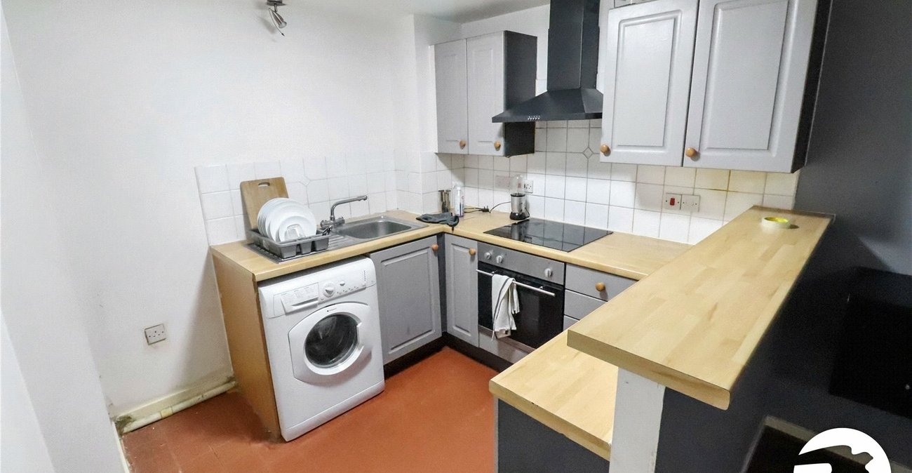 2 bedroom property to rent in London | 