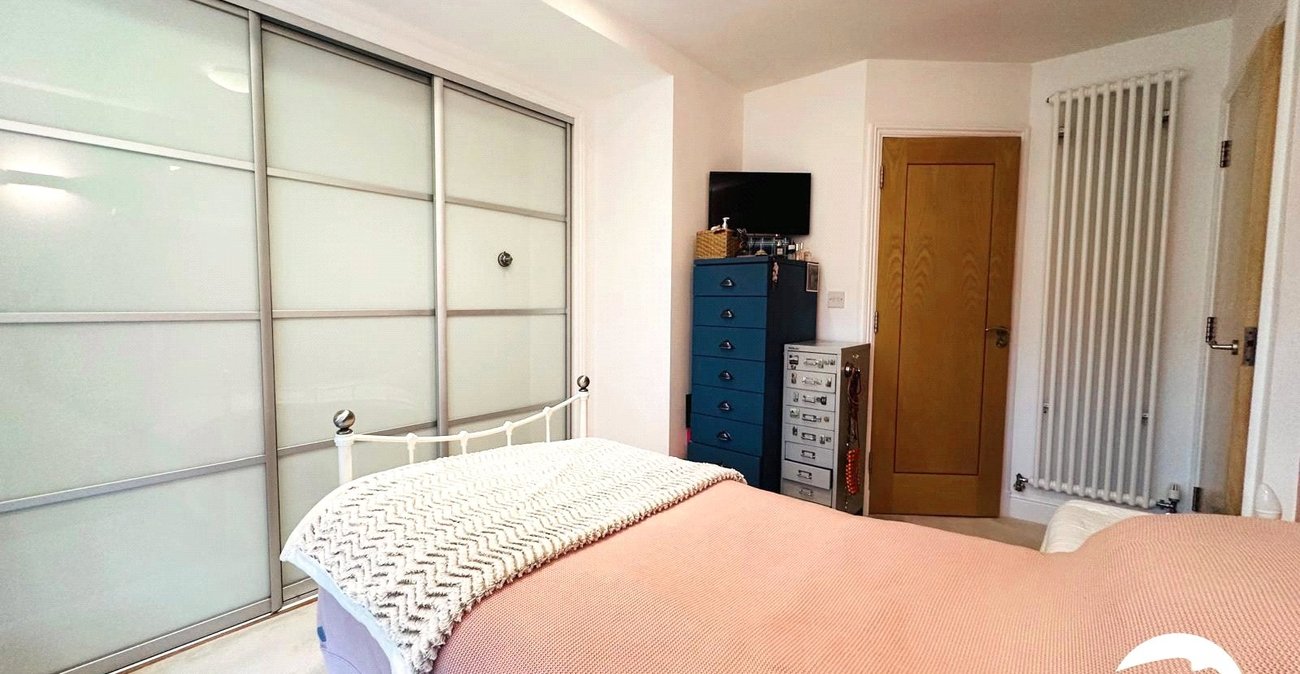 2 bedroom property to rent in London | Robinson Jackson