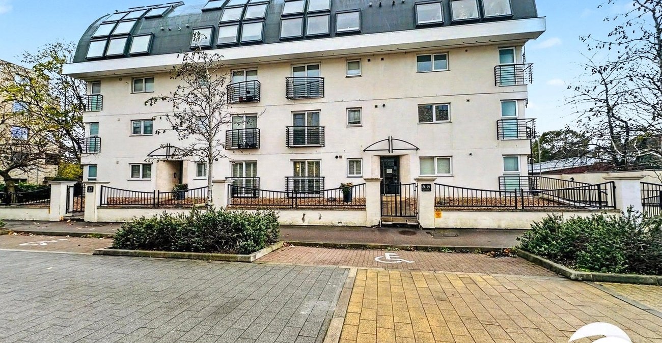 2 bedroom property to rent in London | Robinson Jackson